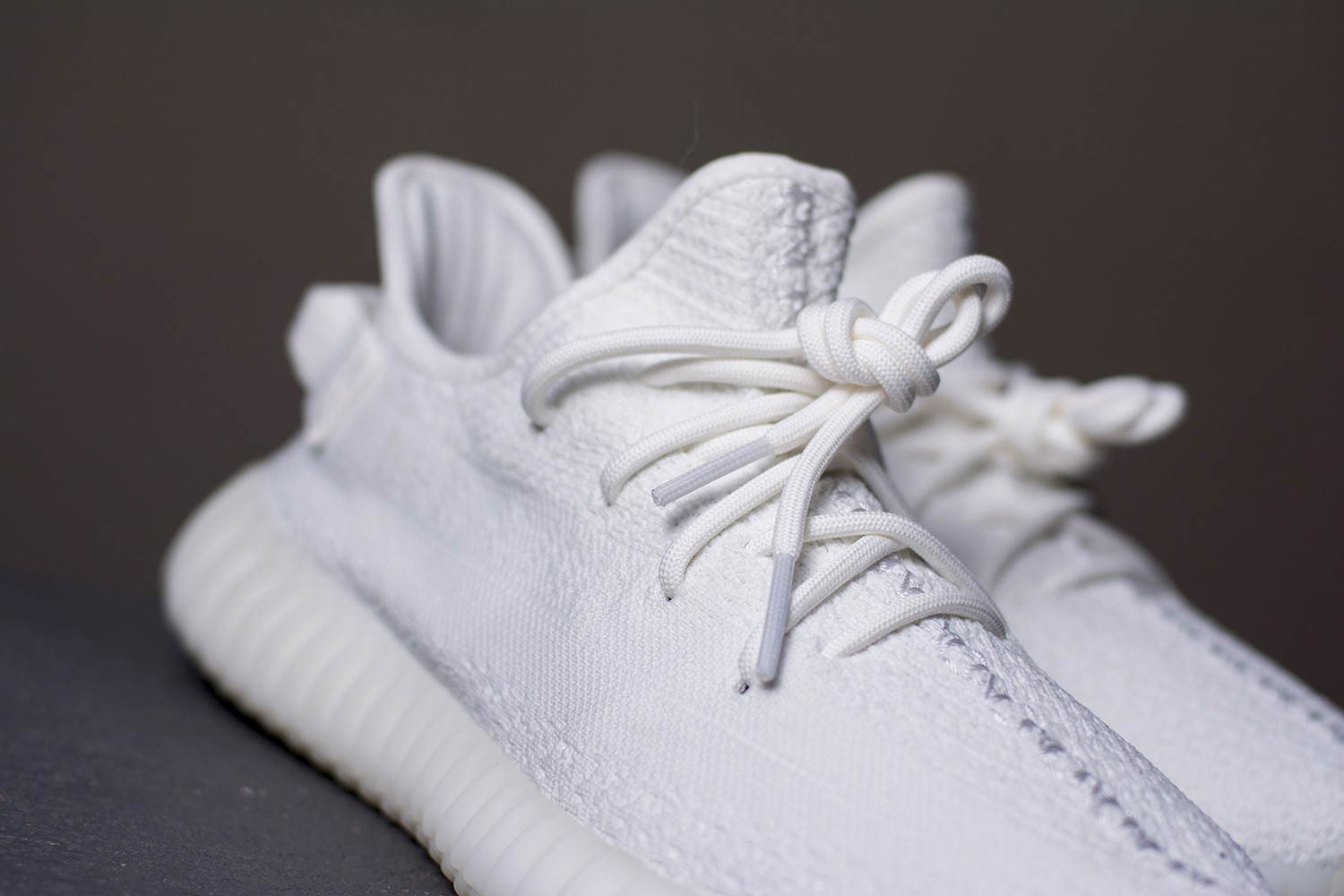 All white 350 v2 online