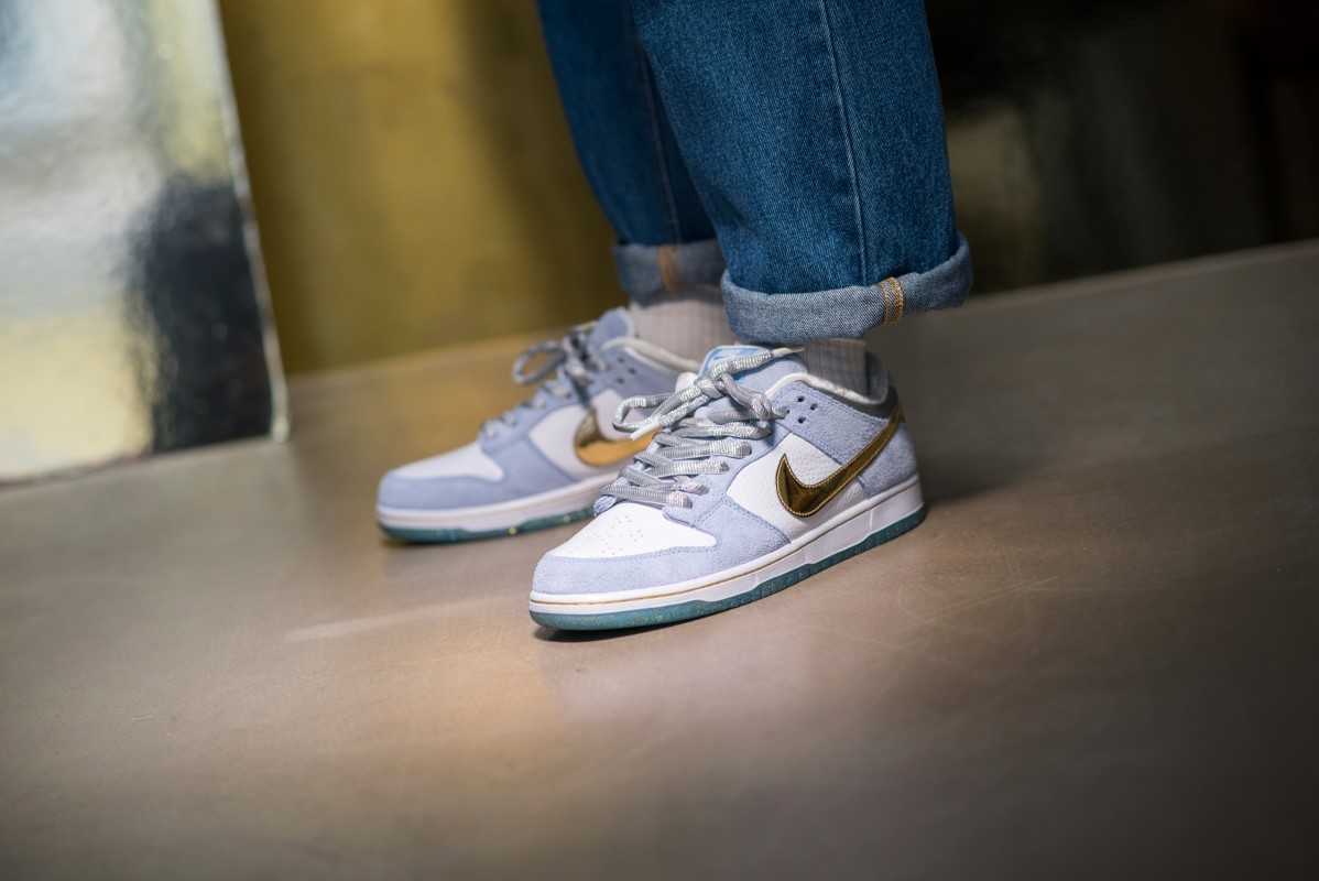 strangelove dunks on feet